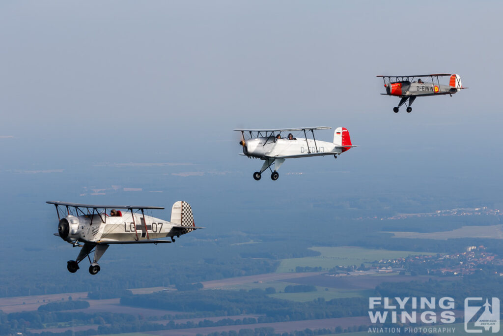 buecker formation fliegendes museum grossenhain  4740 zeitler 1024x683 - Luftwaffe Bücker Bü133 Jungmeister