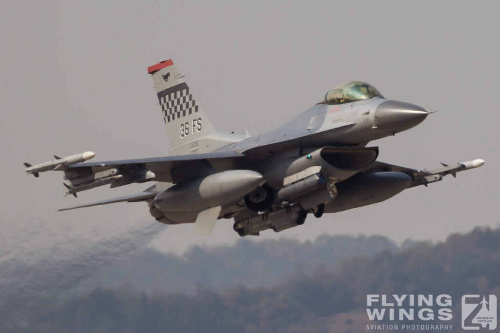 20111030 f 16 osan  4010 zeitler 1024x683 - Korean Delights at the Osan Airpower Day 2011