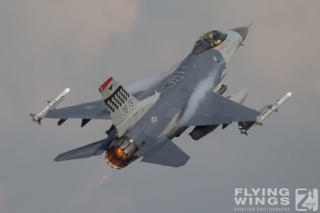 20111030 f 16 osan  4020 zeitler 1024x683 - Korean Delights at the Osan Airpower Day 2011
