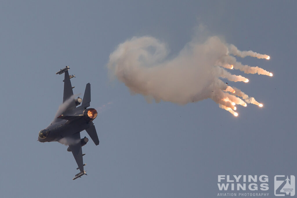 20111030 f 16 osan  4119 zeitler 1024x683 - Korean Delights at the Osan Airpower Day 2011