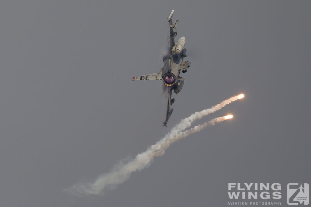 20111030 f 16 osan  4182 zeitler 1024x683 - Korean Delights at the Osan Airpower Day 2011