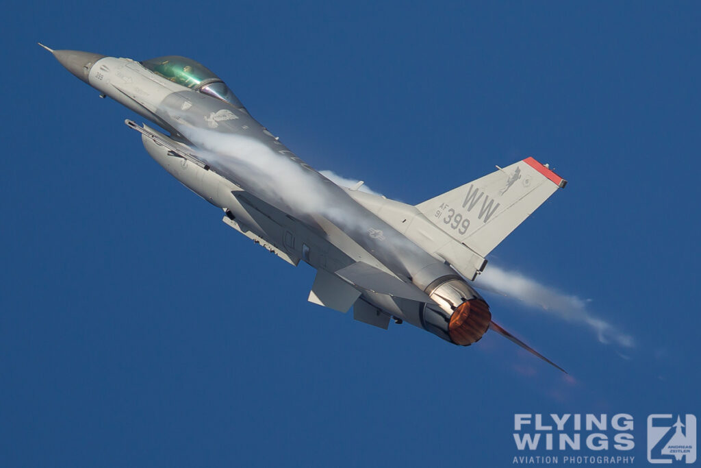 20111030 f 16 solo osan  3522 zeitler 1024x683 - Korean Delights at the Osan Airpower Day 2011