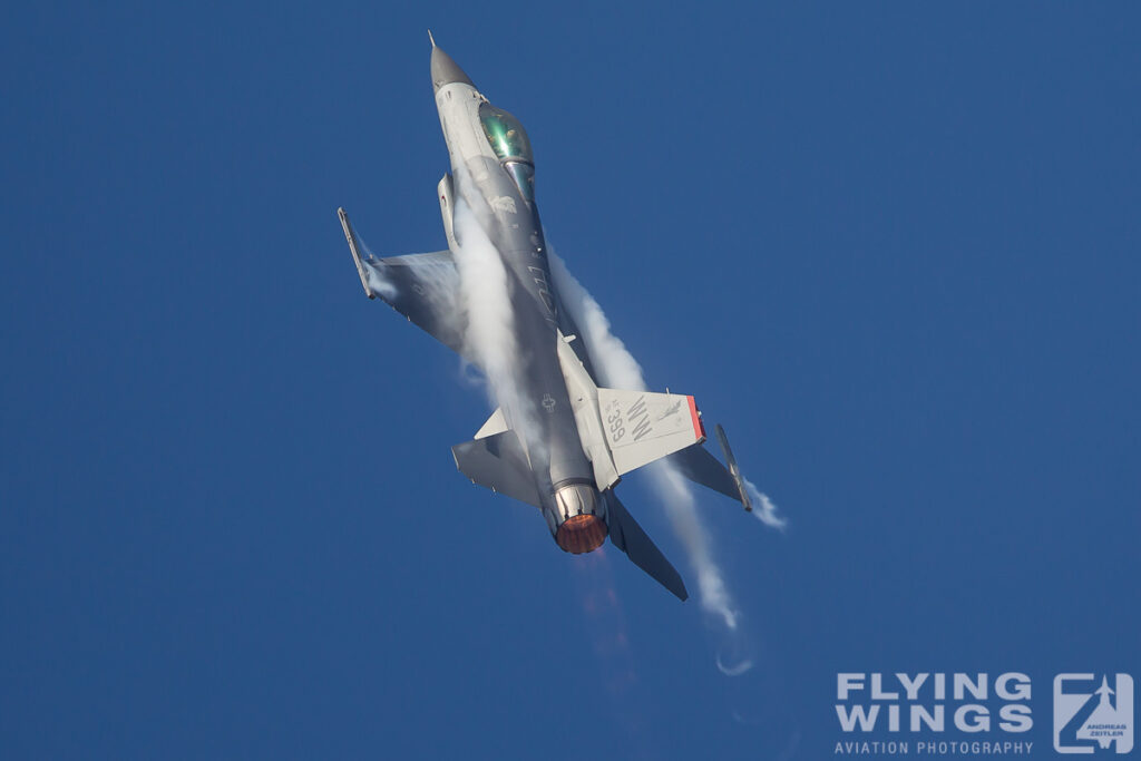 20111030 f 16 solo osan  3524 zeitler 1024x683 - Korean Delights at the Osan Airpower Day 2011