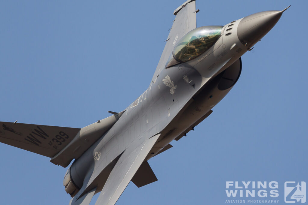 20111030 f 16 solo osan  3534 zeitler 1024x683 - Korean Delights at the Osan Airpower Day 2011
