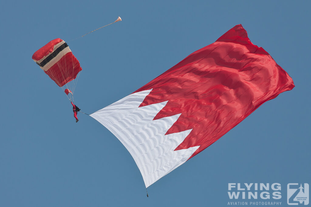 parachute   3065 zeitler 1024x683 - Bahrain International Airshow 2012