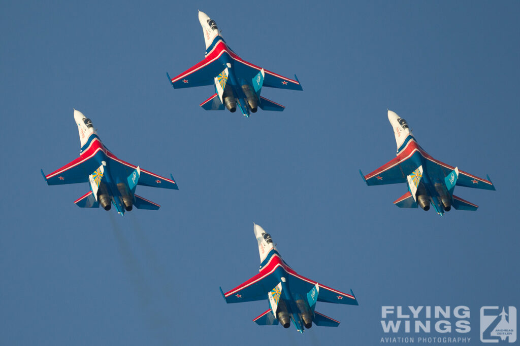 russian knights   7576 zeitler 1024x683 - Bahrain International Airshow 2012