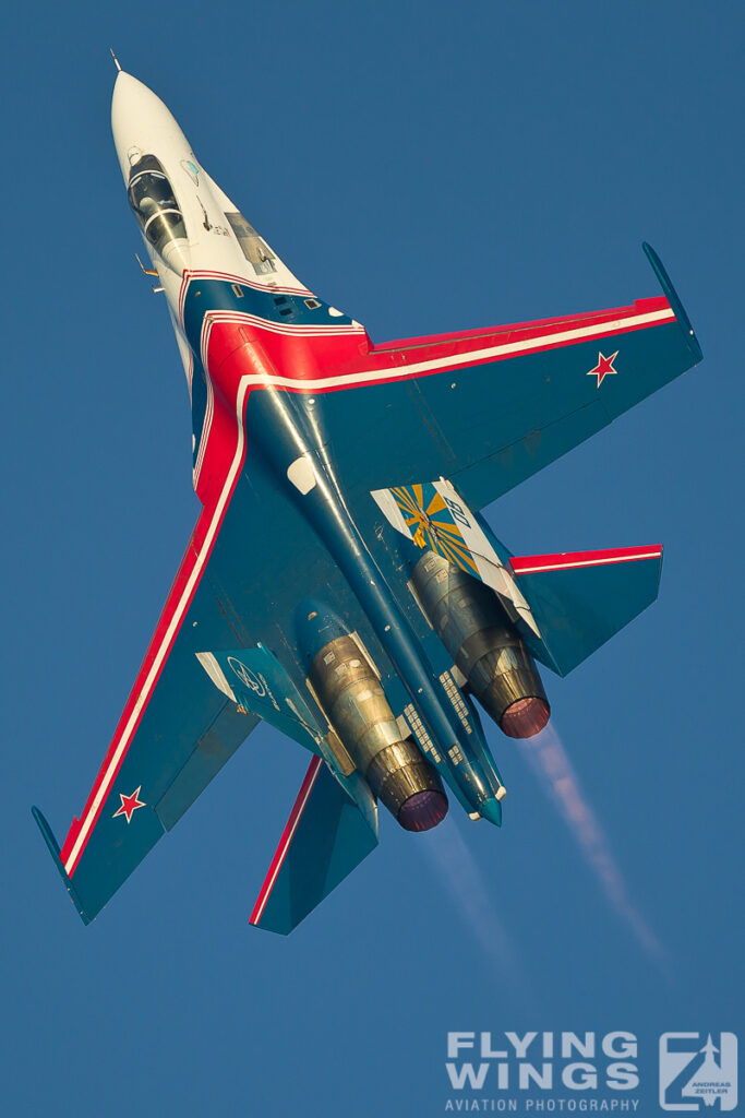 russian knights   7682 zeitler 683x1024 - Bahrain International Airshow 2012