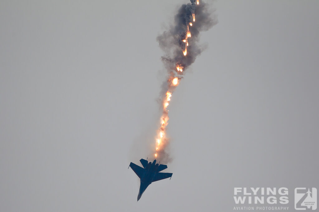 russian knights   6967 zeitler 1024x683 - Zhuhai Airshow China 2012