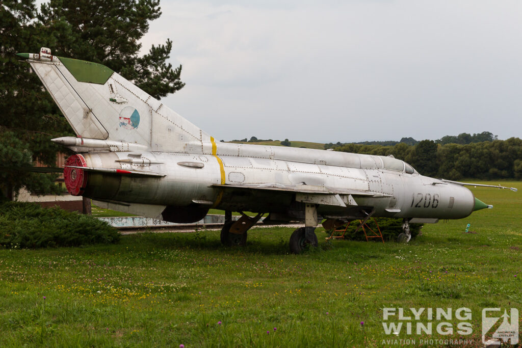 mig 21 stored   7727 zeitler 1024x683 - SIAF 2013