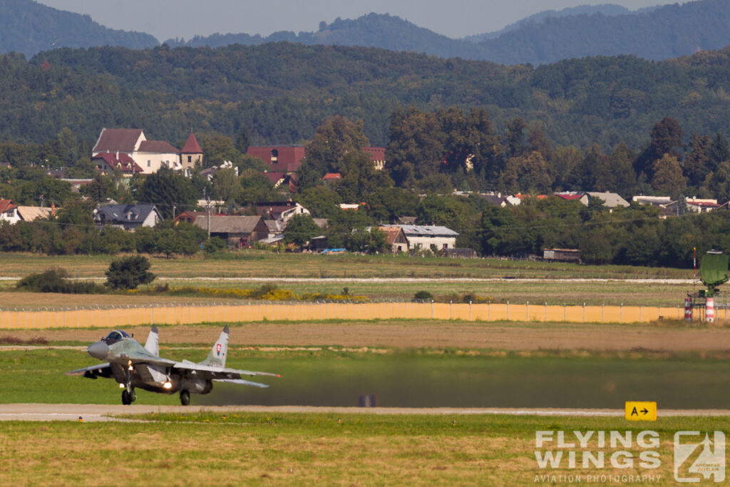 opening formation siaf 2016  8297 zeitler 1024x683 - SIAF Airshow 2016 Sliac