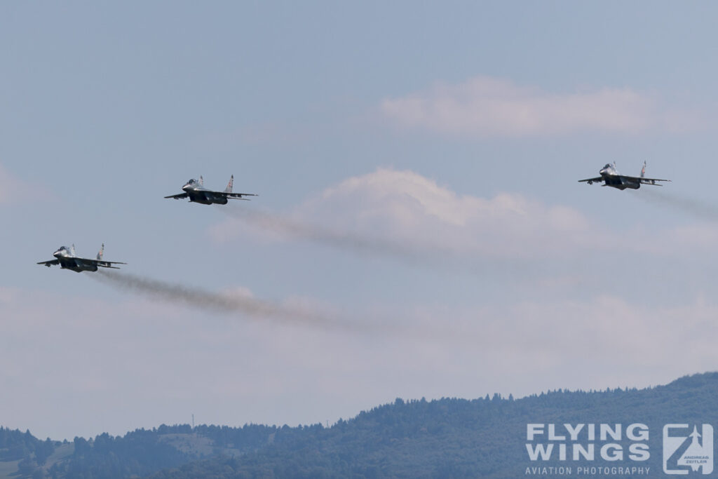 opening formation siaf 2016  9073 zeitler 1024x683 - SIAF Airshow 2016 Sliac