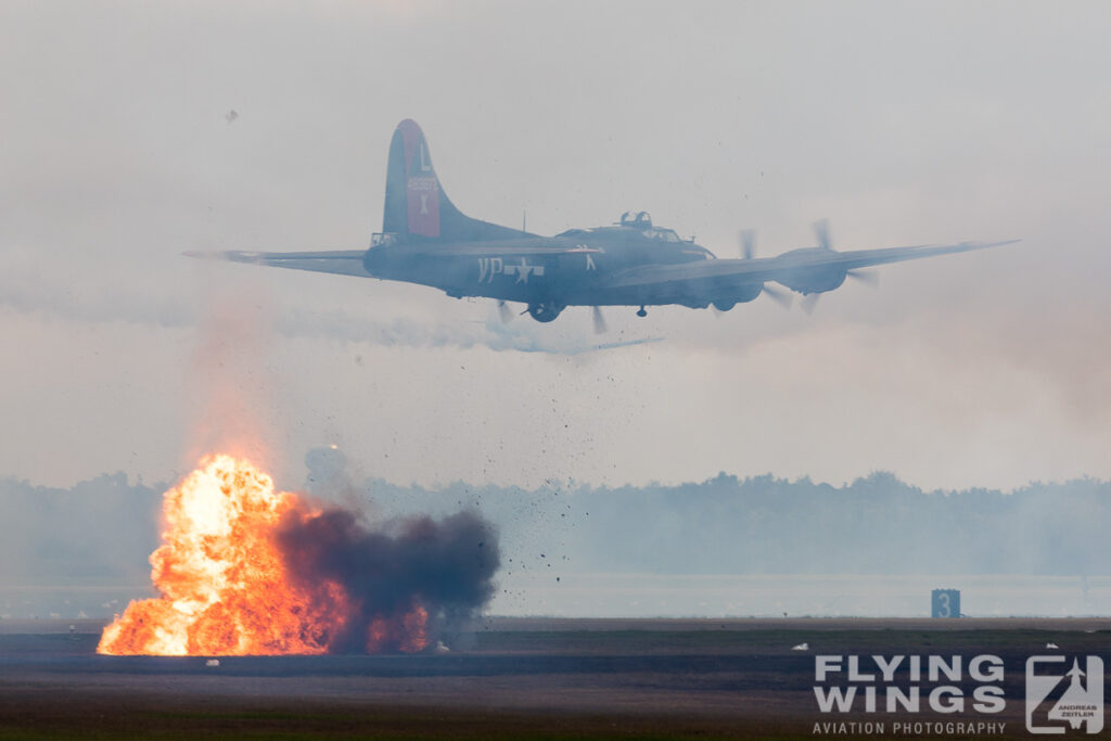 b 17 houston airshow  4082 zeitler 1024x683 - Wings over Houston Airshow 2017