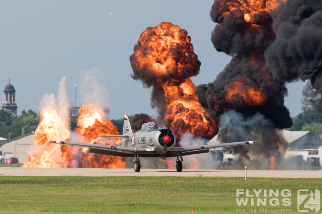 2017, Oshkosh, T-6, Texan, explosion, fire, smoke