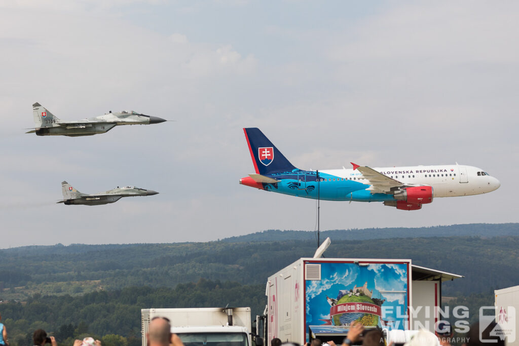 siaf opening formation 7530 zeitler 1024x683 - Slovak International Air Fest - SIAF 2018