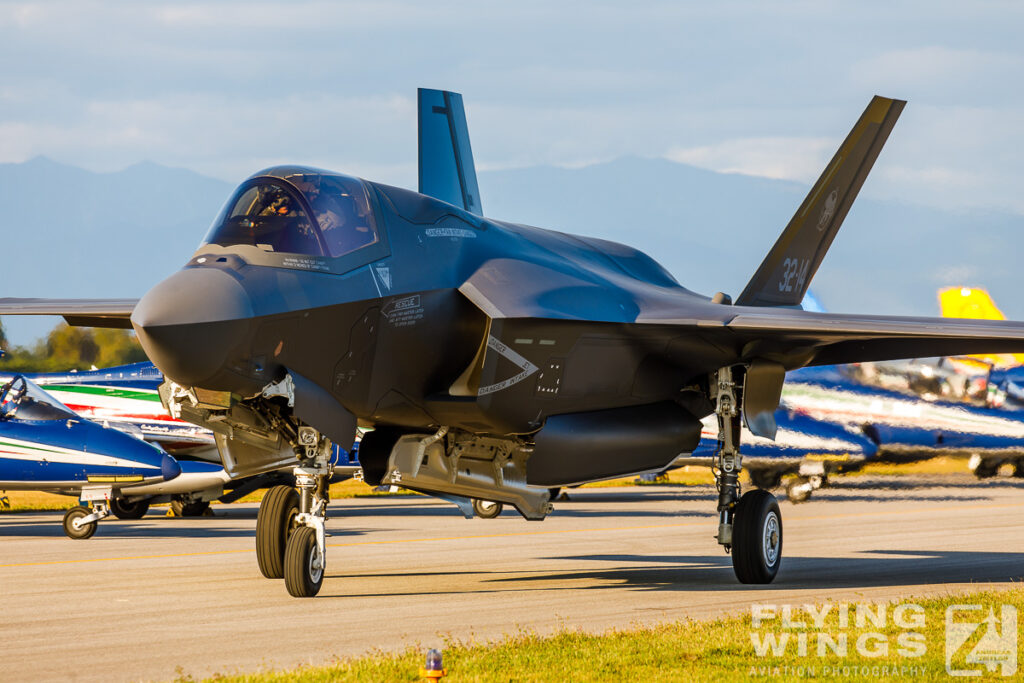 rivolto f 35b 1653 zeitler 1024x683 - Frecce Tricolori 60th Anniversary Airshow