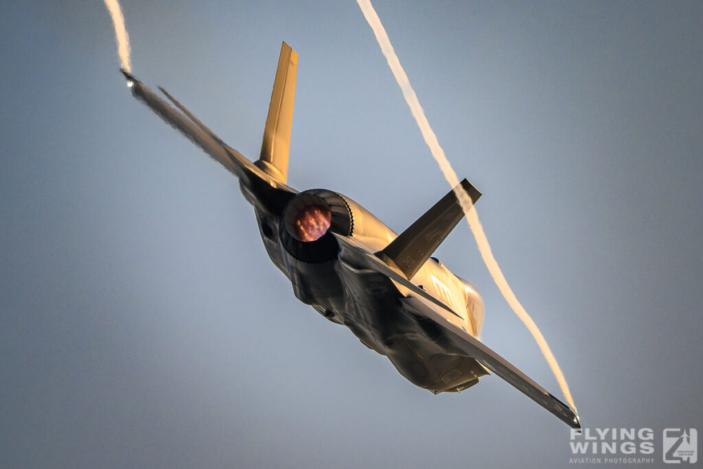 20260723 usaf f 35a   9768 zeitler 1024x684 - Jets at Sunset - The Mindil Beach Airshow