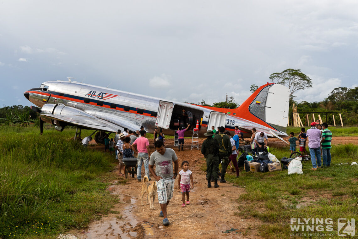 2017, Allas, Caruru, Colombia, DC-3, Dakota, cargo, impression, loading, people, scenery, village